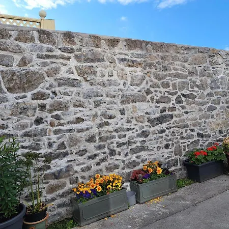 Bearstone House *